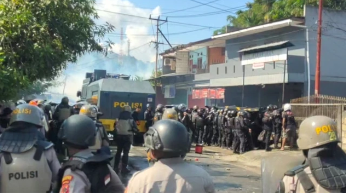 Tujuh Personel Polisi Dilaporkan Terluka dalam Demo Protes Penempatan Militer di Papua