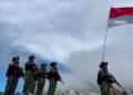 Merah Putih Menembus Awan Yahukimo, Satgas Pasgat Taklukkan Keterisolasian di Puncak Balinggama