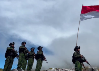 Merah Putih Menembus Awan Yahukimo, Satgas Pasgat Taklukkan Keterisolasian di Puncak Balinggama