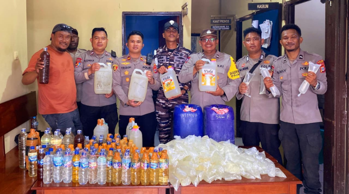 Polisi Sita 288 Liter Miras Lokal dari Penumpang KM Leuser di Pelabuhan Pomako Timika