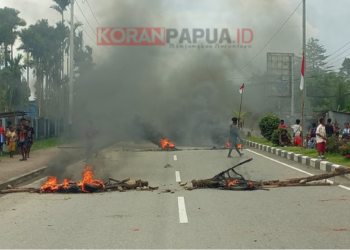 Protes Sengketa Lahan: Warga Palang Jalan Depan Perumahan Pemda SP 2 Timika, Tuntut Pemerintah Turun Tangan  