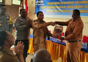 Jelang HUT RI ke-81, Pemkab Mimika Salurkan Bantuan Sembako untuk Warga Mimika Barat