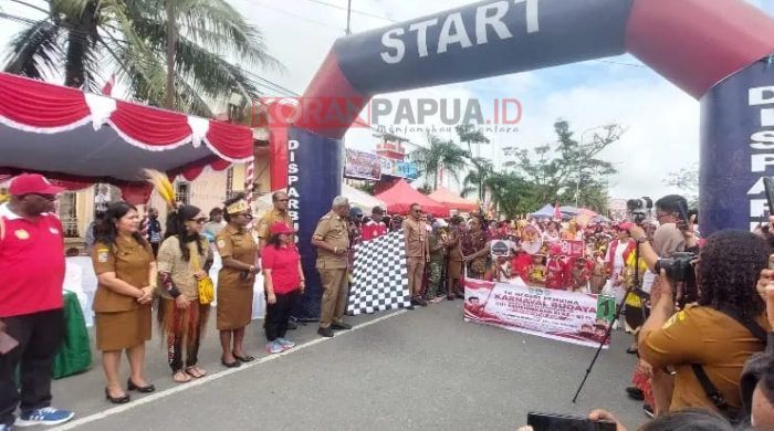 Ribuan Pelajar Tumpah Ruah di Karnaval Budaya Mimika, Kostum Adat hingga Cita-Cita Warnai Jalanan Timika