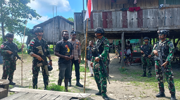 Merah Putih Berkibar di Pedalaman Memberamo Raya: Satgas Pasgat Kobarkan Semangat Nasional hingga ke Ujung Negeri 