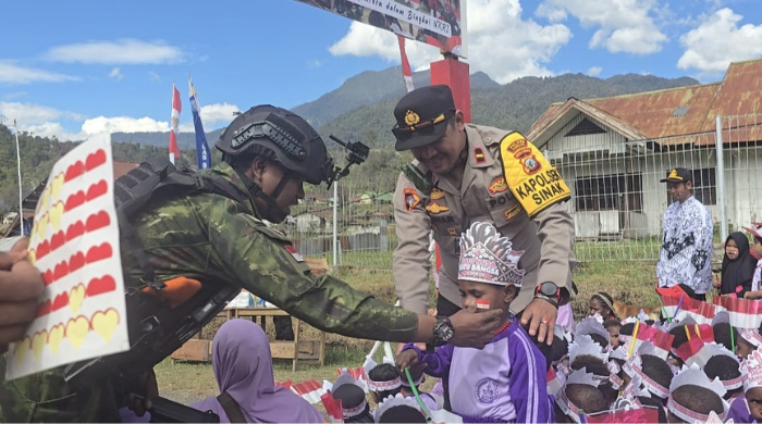 Satgas Pasgat Sinak Gelar Perayaan HUT RI ke-81 Bersama Warga, Kukuhkan Persatuan dan Sinergitas di Puncak