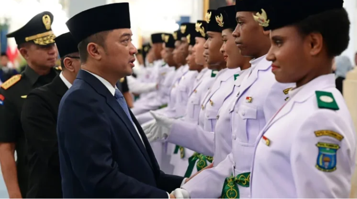 Dua Pelajar Asal Provinsi Papua Pegunungan Tampil Kibarkan Bendera di Istana Merdeka