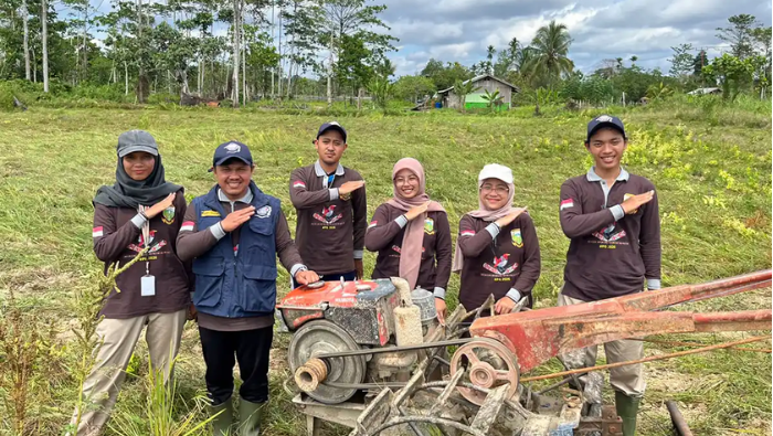 Tim Ekspedisi Patriot UNDIP Bangun Irigasi dan Demplot Kolaboratif di Perbatasan Papua