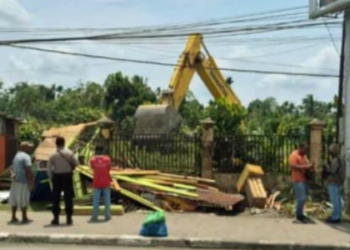 PN Timika Eksekusi Lahan Sengketa di SP 2, Bangunan di Atas Tanah Dibongkar