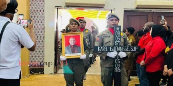 Tangis Pecah di DPRK Mimika, Karel Gwijangge Dilepas untuk Selamanya