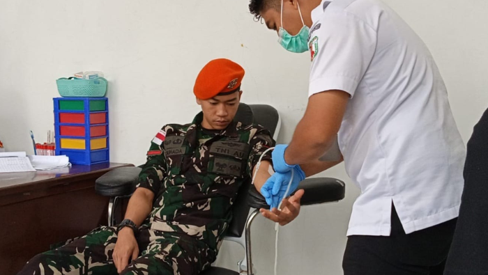 Tak Hanya Jaga Perbatasan, Satgas Pasgat Donorkan Darah untuk Warga Boven Digoel