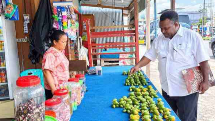 Tak Lagi Jual Pinang, 20 Pedagang SP2 Mimika Beralih Buka Kios