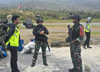 Danyon 472 Satgas Pasgat Kunjungi Bandara Tigiles Sinak, Pastikan Kesiapan Personel