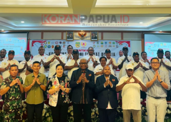 Bupati Mimika Lantik 18 Koordinator KONI Distrik, Pembinaan Atlet Didorong hingga Kampung