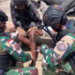 Satgas Pasgat Pos Ilaga Datangi Rumah Warga, Berikan Pelayanan Kesehatan