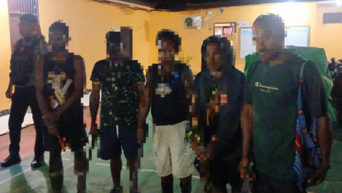 Razia di Kwamki Narama, Polisi Amankan 9 Orang Bawa Busur dan Parang