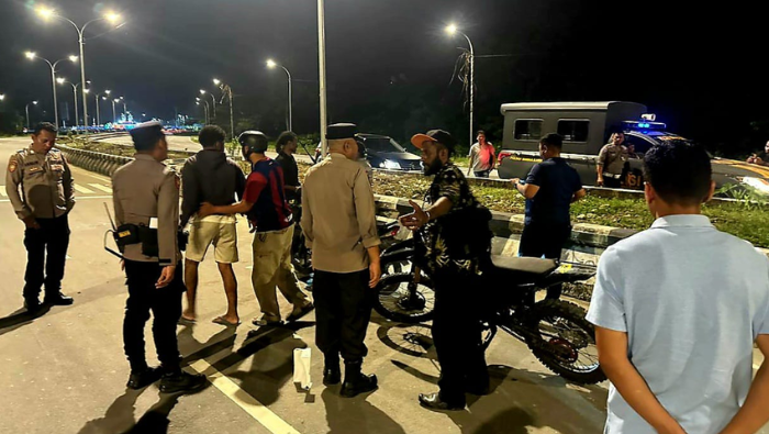 Tekan Gangguan Kamtibmas, Polsek Miru Tingkatkan Patroli Dialogis