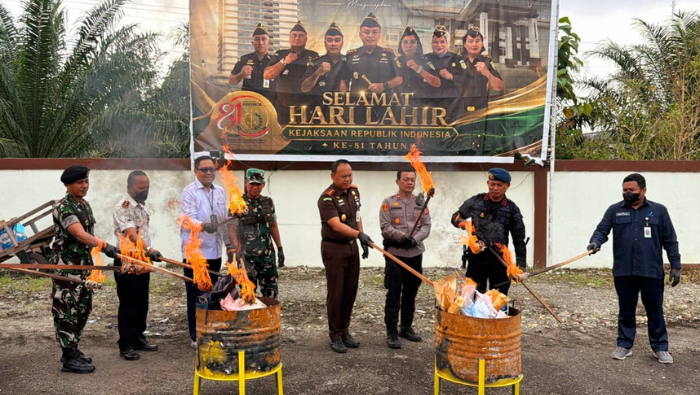 Kejari Mimika Musnahkan Barang Bukti 19 Perkara, Ada 17,43 Gram Sabu