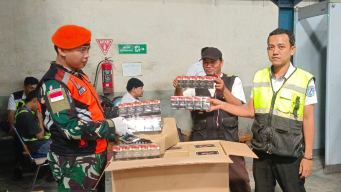 60.000 Batang Rokok Diduga Berpita Cukai Palsu Digagalkan di Bandara Sentani