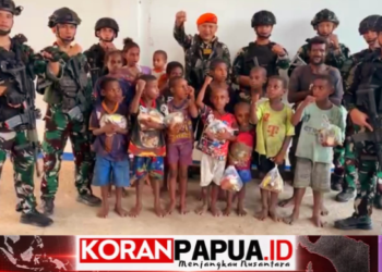 HUT ke-79 Korpasgat, Satgas Pasgat Berbagi Sembako dengan Warga Perbatasan Bomakia