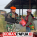 Satgas Pasgat Berbagi Sembako dengan Warga di Sekitar Situs Sejarah Boven Digoel