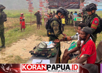 Sambut HUT ke-79 Korpasgat, Satgas Pasgat Manggellum Berbagi Makanan dan Layani Kesehatan Warga