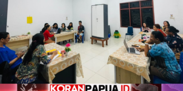 Monev Malam Hari di Puskesmas Ipaya, Dinkes Mimika Tekankan Inovasi dan Disiplin Pelayanan