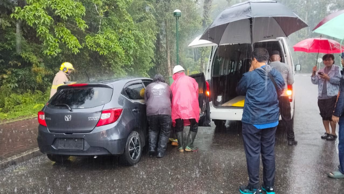 Jasad Pria Tanpa Identitas Ditemukan di Dalam Honda Brio di Kuala Kencana