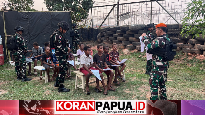 Tak Hanya Jaga Perbatasan, Prajurit TNI di Tanah Merah Bimbing Anak Papua Belajar