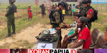 Sambut HUT ke-79 Korpasgat, Satgas Pasgat Manggellum Berbagi Makanan dan Layani Kesehatan Warga