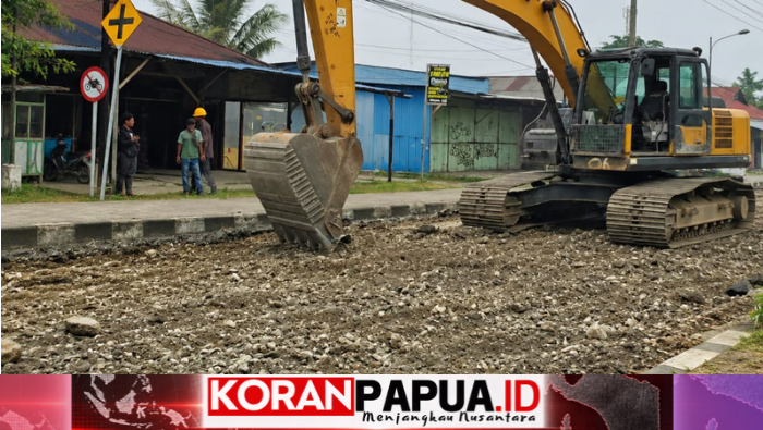 PUPR Mimika Perbaiki Jalan Hasanuddin Menyusul Keluhan Warga
